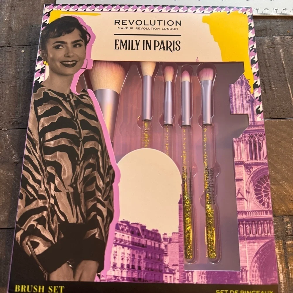 Revolution Emily In Paris Tres Chic Makeup Brush Set - 5pc Purple Gold NWT